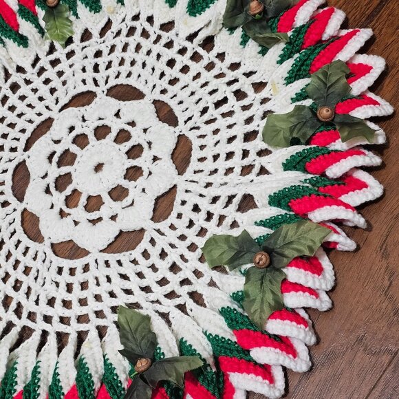 Handcrafted Crochet Christmas Doily 24" lrg festive centerpiece vtg Grannycore - Picture 2 of 12